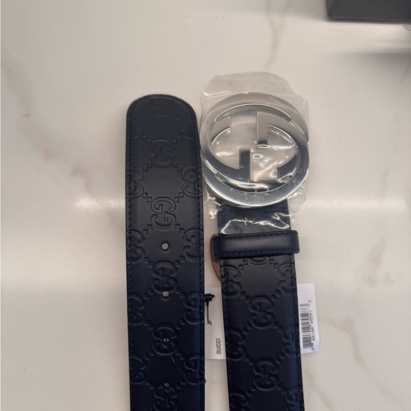 GUCCI SIGNATURE LEATHER BELT - Picture 1 of 6